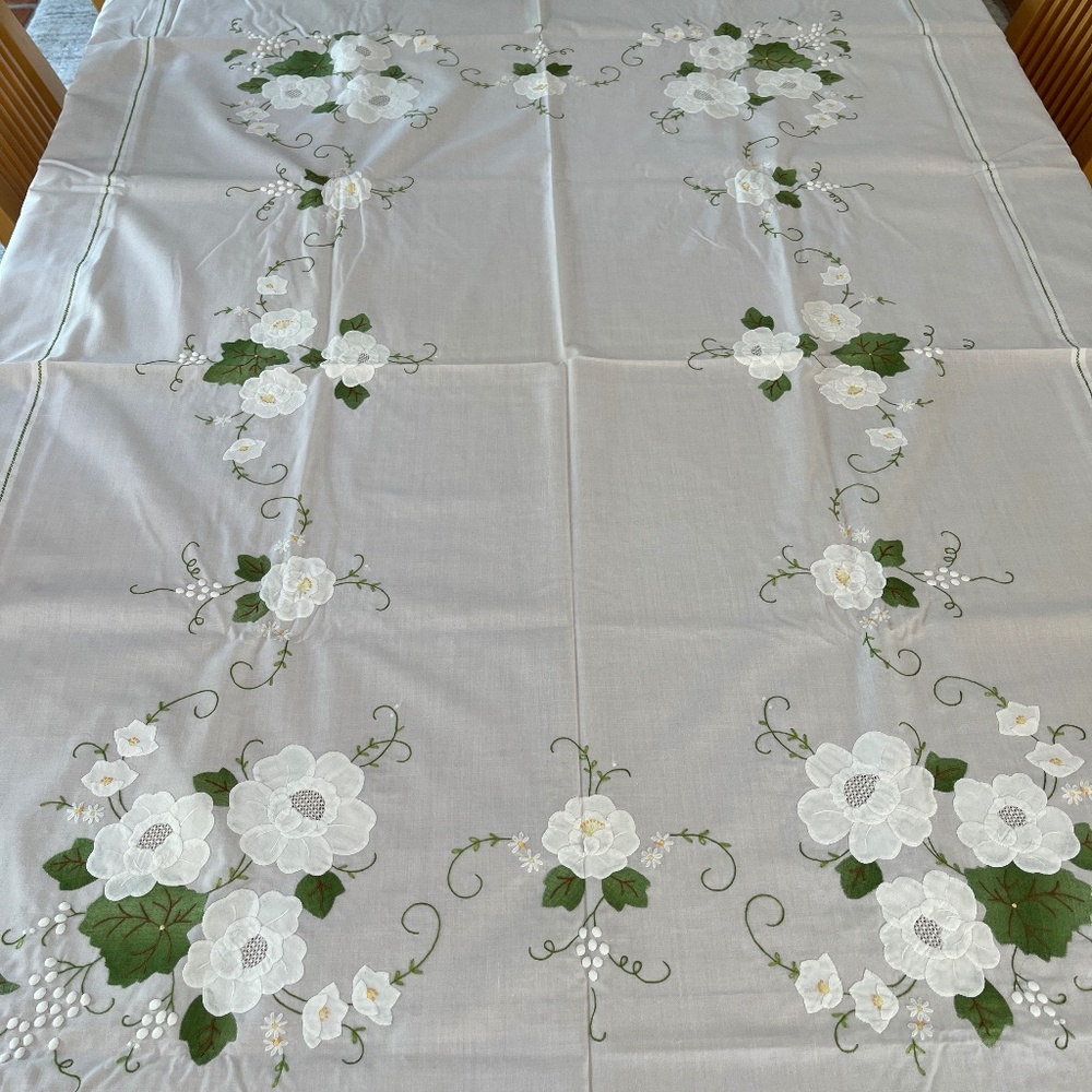 VINTAGE COTTON APPLIQUED AND EMBROIDERED TABLECLOTH